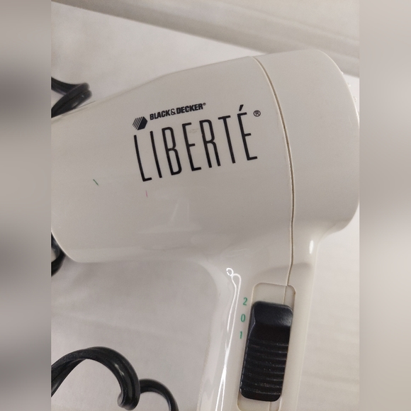 Black and Decker Liberte White Small Travel Size Women's Hair Dryer - Picture 4 of 11